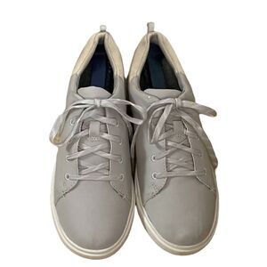 Cloudsteppers by Clarks ~ Lt grey with ivory accents ~ size 7